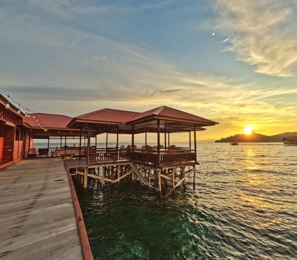Coriana Dive Resort Waisai エクステリア 写真