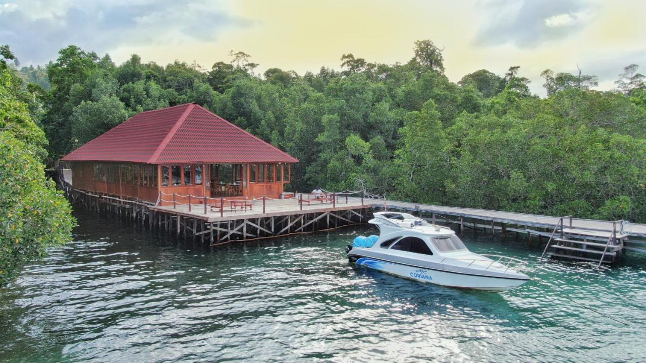 Coriana Dive Resort Waisai エクステリア 写真
